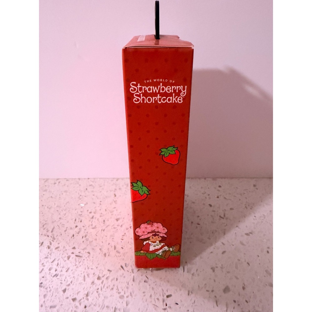 Strawberry Shortcake Wired Earbuds with Protective Pink Zipper Case New in Box - Picture 2 of 4